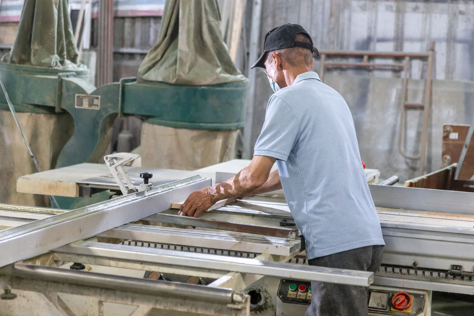 Cửa Hàng Bán Đồ Gỗ Ở Phố Đê La Thành Uy Tín Giá Rẻ