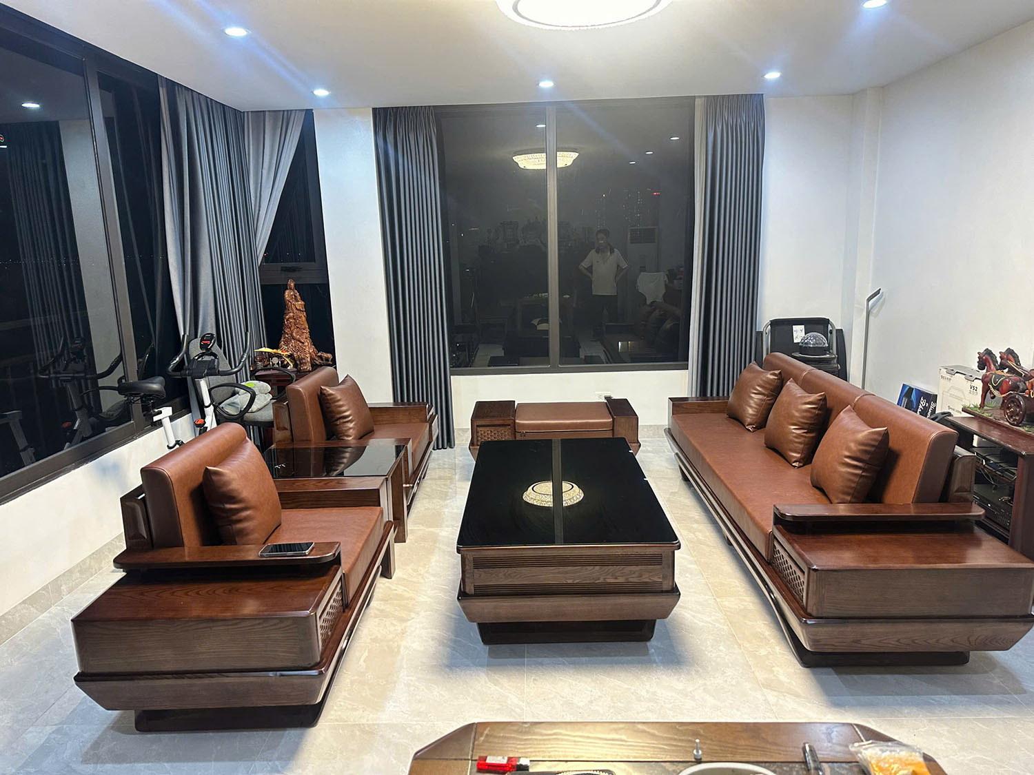 Sofa gỗ sồi Nga kiểu dáng chân thuyền đối – Sang trọng và bề thế