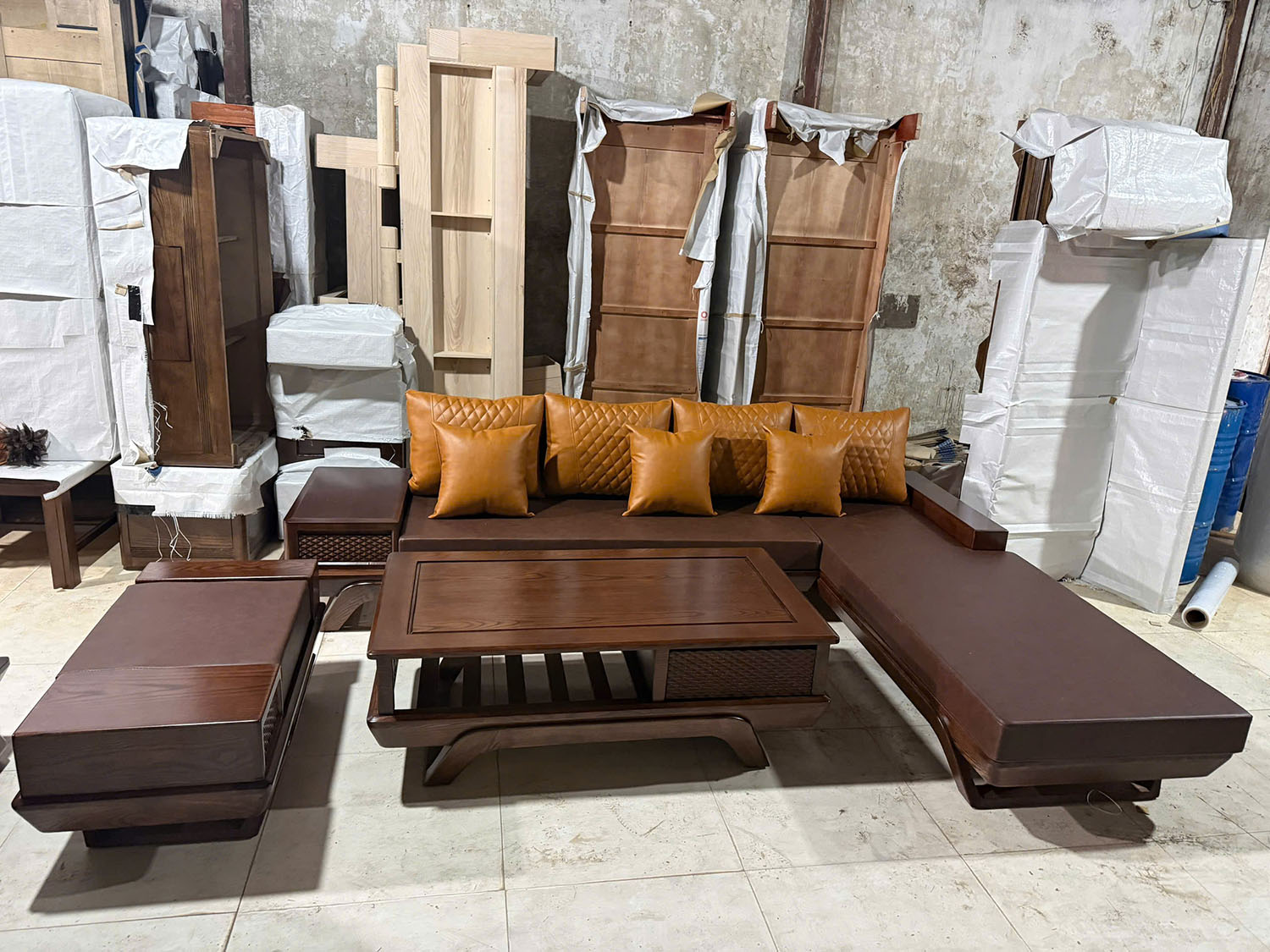 Sofa gỗ sồi Nga Kiểu dáng chữ L chân thuyền sang trọng